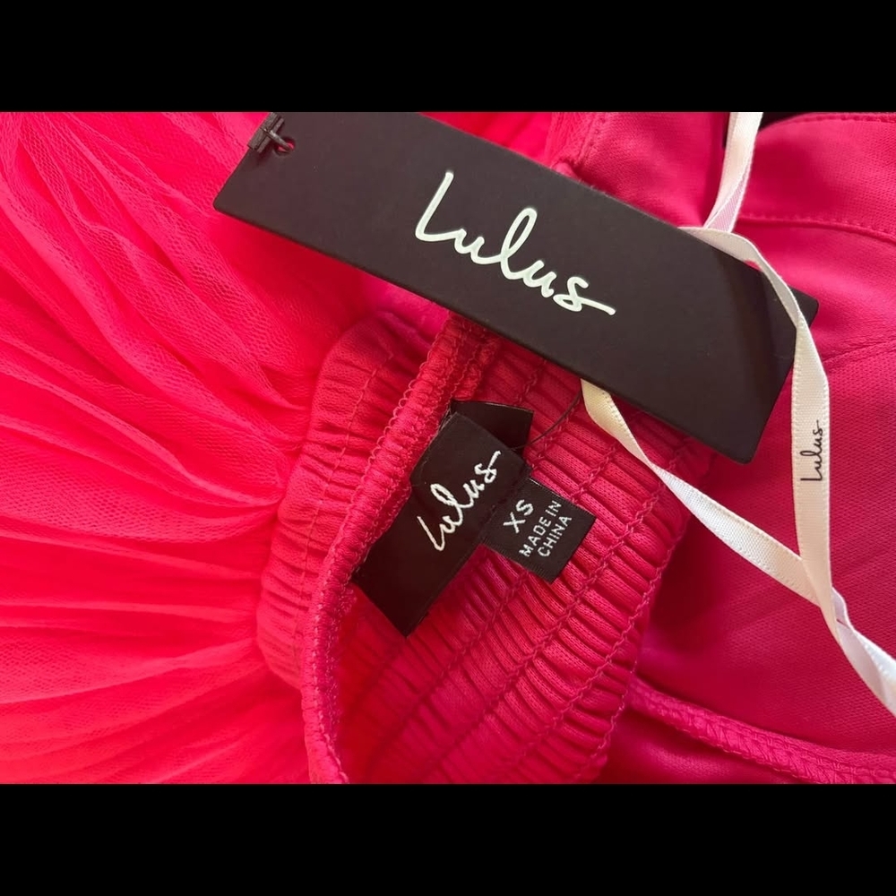 🔥NWT🔥 Lulu's Pink Ruched Tiered Strapless Dress - Picture 2 of 4